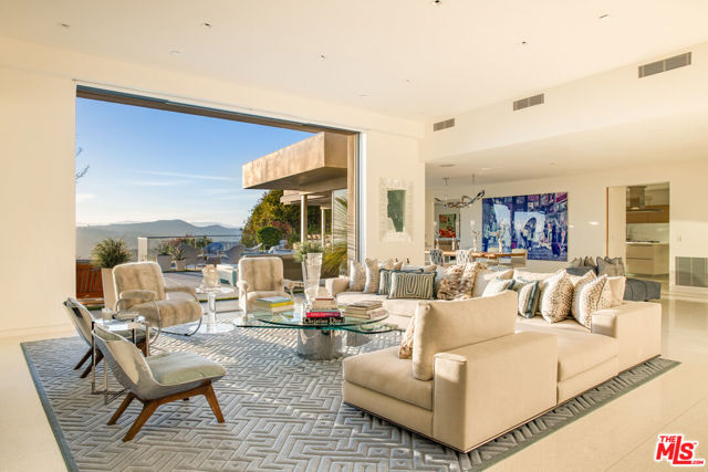 1645 Carla, Beverly Hills CA: https://media.crmls.org/mediaz/cafda611-2119-4d58-804d-8c5dff95429c.jpg