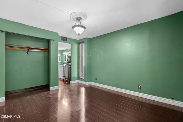 22100 Burbank Boulevard, Woodland Hills CA: https://media.crmls.org/mediaz/cafdad5c-f63d-4ce3-85cd-451771dc444b.jpg