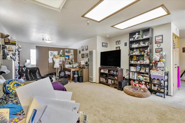 1715 Palmetto Avenue, Pacifica CA: https://media.crmls.org/mediaz/cafdbd13-f155-4621-81c1-61fe13af6e21.jpg