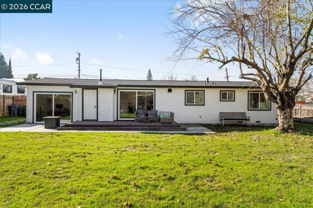 5169 Concord Blvd, Concord CA: https://media.crmls.org/mediaz/cafdbe6b-6633-40db-928f-15a0cfc56269.jpg