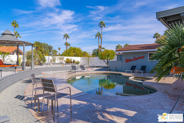 988 E Paseo El Mirador, Palm Springs CA: https://media.crmls.org/mediaz/cafdcd75-3b19-4099-a169-fc4f0988d7b8.jpg