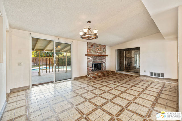 74127 Velardo Drive, Palm Desert CA: https://media.crmls.org/mediaz/cafddac5-189f-48de-ab5e-abf7334436e7.jpg