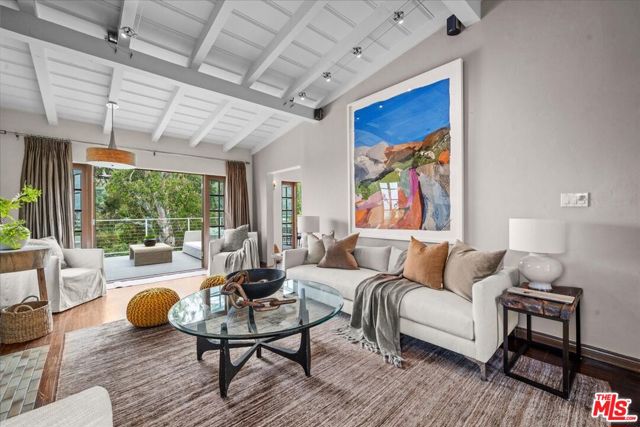 3074 Lake Hollywood Drive, Los Angeles CA: https://media.crmls.org/mediaz/cafe1798-e931-4278-8675-67c48908b9bb.jpg