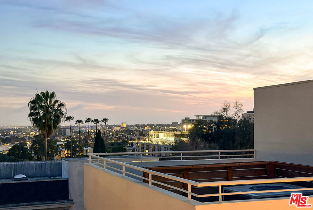 https://media.crmls.org/mediaz/cafe51fd-16ac-40f9-913f-2dc4775c7d44.jpg?preset=X-Large