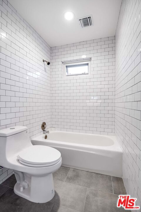 3201 Viola Place, Marina del Rey CA: https://media.crmls.org/mediaz/cafee804-58a5-4464-806e-0132873c5db5.jpg
