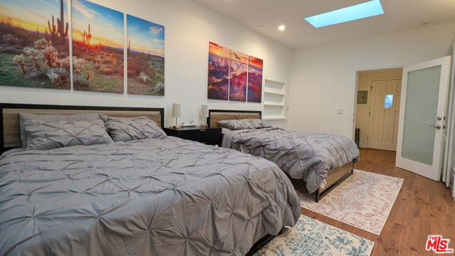 4925 W 20th Street, Los Angeles CA: https://media.crmls.org/mediaz/cafef1dd-9b4b-48a4-9cdd-9ea8f55d5155.jpg