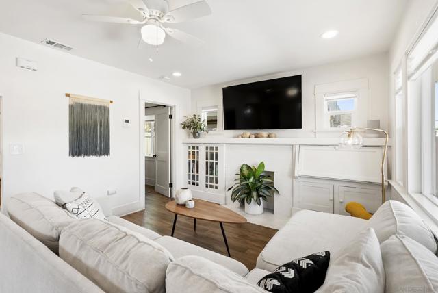 4066 Cherokee Ave, San Diego CA: https://media.crmls.org/mediaz/cb0000d9-06a2-4679-9794-31f7afbff92c.jpg