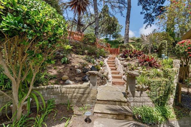 7645 Caminito Coromandel, La Jolla CA: https://media.crmls.org/mediaz/cb004759-b9e4-4cae-9632-c418524c2341.jpg