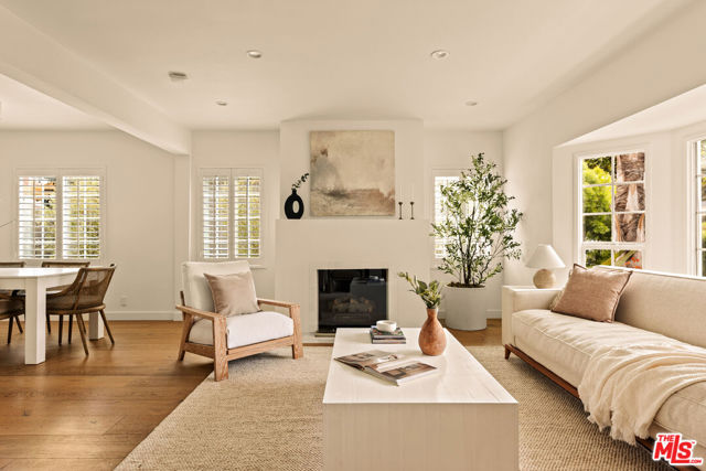 6481 W 77th Street, Los Angeles CA: https://media.crmls.org/mediaz/cb007872-d125-4773-992b-d34ecf73a07d.jpg