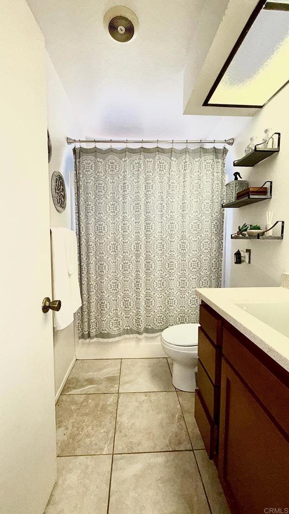 https://media.crmls.org/mediaz/cb00cb20-df64-4f12-b2bf-ae50578180dc.jpg?preset=X-Large
