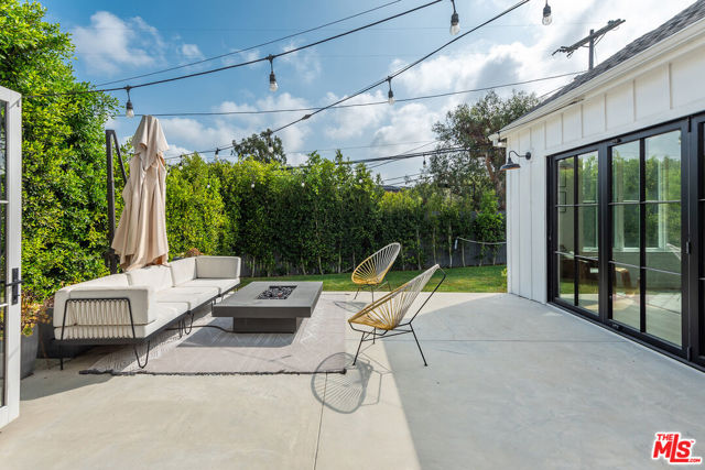 7614 Truxton Avenue, Los Angeles CA: https://media.crmls.org/mediaz/cb014915-1fed-496d-ae79-71ecf5a72edc.jpg