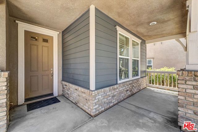 5611 Scharf Avenue, Fontana CA: https://media.crmls.org/mediaz/cb017c69-1d3c-4d3a-9fe5-d0481ff3546b.jpg