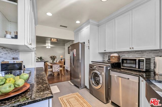 11670 W Sunset Boulevard, Los Angeles CA: https://media.crmls.org/mediaz/cb01cbad-1d86-4efd-8580-4274e4148a3f.jpg