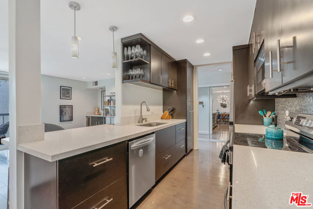 8535 W West Knoll Drive, West Hollywood CA: https://media.crmls.org/mediaz/cb01ded4-4500-4bf6-9d64-982c741fde08.jpg