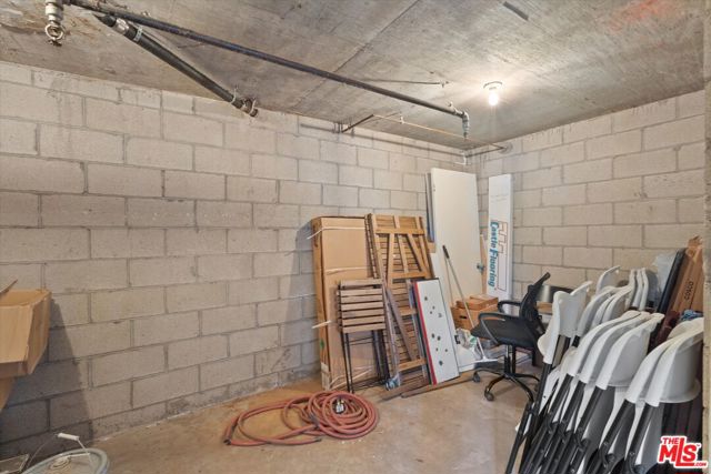 737 Pier Avenue, Santa Monica CA: https://media.crmls.org/mediaz/cb0220a0-c303-4932-bb7c-cb2197090950.jpg