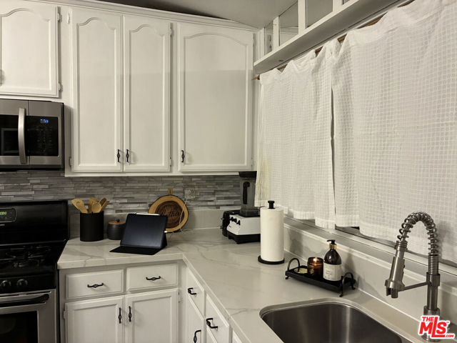 27501 Bernina Avenue, Canyon Country CA: https://media.crmls.org/mediaz/cb0237e7-c5a1-40ab-b4cb-4adc9e150728.jpg