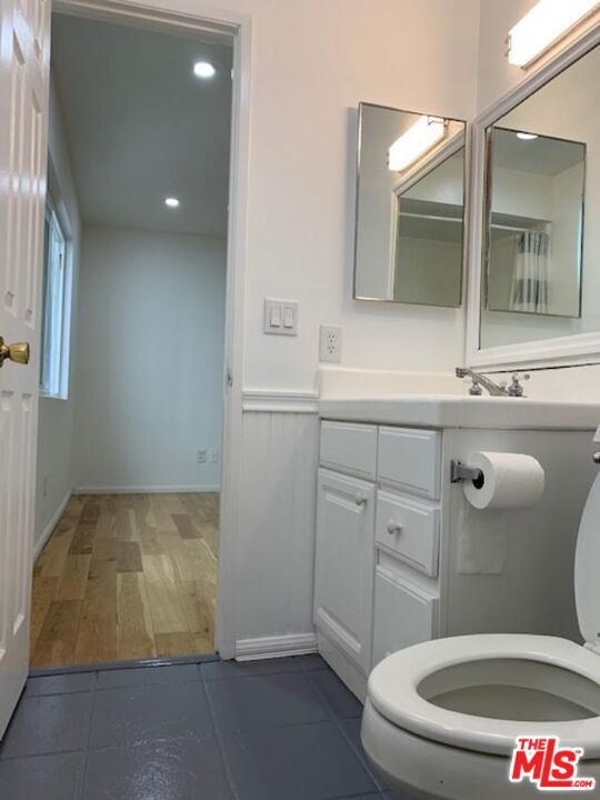 25 PRIVATEER Street, Venice CA: https://media.crmls.org/mediaz/cb02eced-eee6-4f6c-ad92-296190dad5f9.jpg
