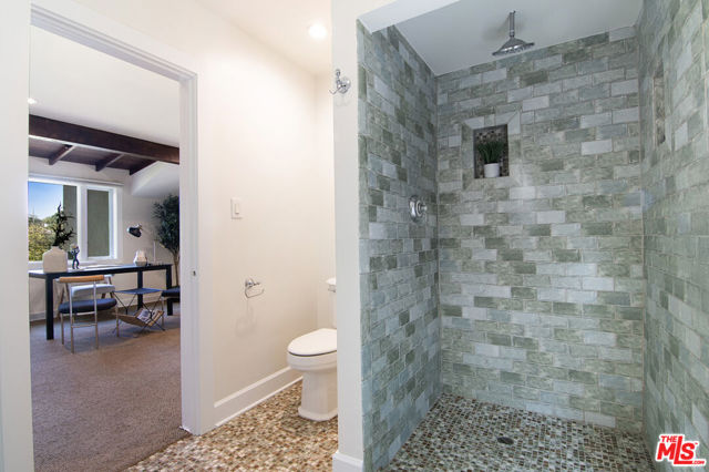 3908 Fairway Avenue, Studio City CA: https://media.crmls.org/mediaz/cb032c0b-9b96-4b36-b079-b8905bdfe08a.jpg