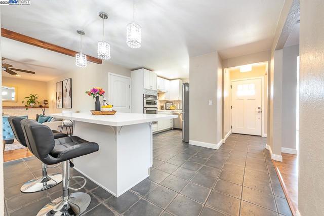 32409 Elizabeth Way, Union City CA: https://media.crmls.org/mediaz/cb033071-a1b1-426e-88cd-cc99ecba3364.jpg