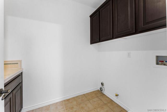5527 Alexandrine Ct, Oceanside CA: https://media.crmls.org/mediaz/cb039640-6c68-4247-89ab-c9aae013bf8f.jpg