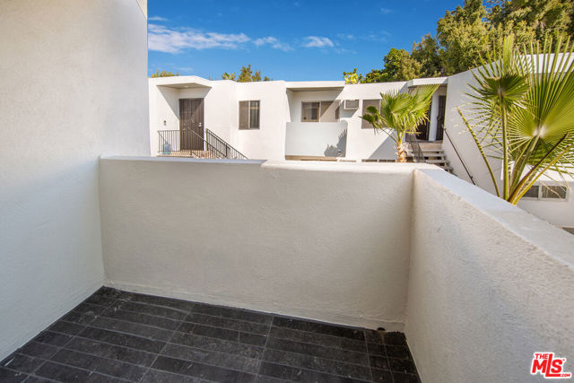 628 N Orlando Avenue, West Hollywood CA: https://media.crmls.org/mediaz/cb03a0f7-5db9-40d4-b6e6-6de956dade48.jpg