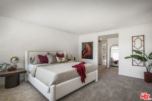 5136 Los Bonitos Way, Los Angeles CA: https://media.crmls.org/mediaz/cb03a512-938d-42e7-a341-b89747a93cd0.jpg