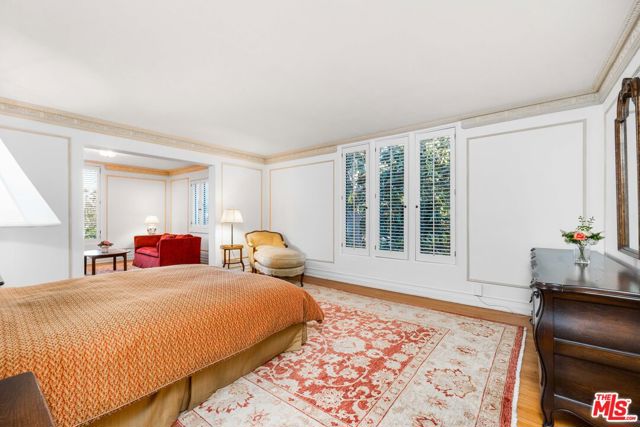 191 S Hudson Avenue, Los Angeles CA: https://media.crmls.org/mediaz/cb0533fd-1d50-4285-9b70-039df2a41c38.jpg
