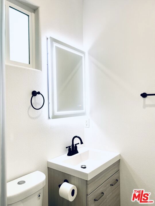 247 S CATALINA Avenue, Pasadena CA: https://media.crmls.org/mediaz/cb05a6f5-0e0e-4288-87d7-f7d64503f3d1.jpg