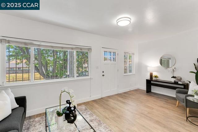 2154 35Th Ave, Oakland CA: https://media.crmls.org/mediaz/cb05adae-3b4b-4d47-bdc9-32a38bca4eb4.jpg