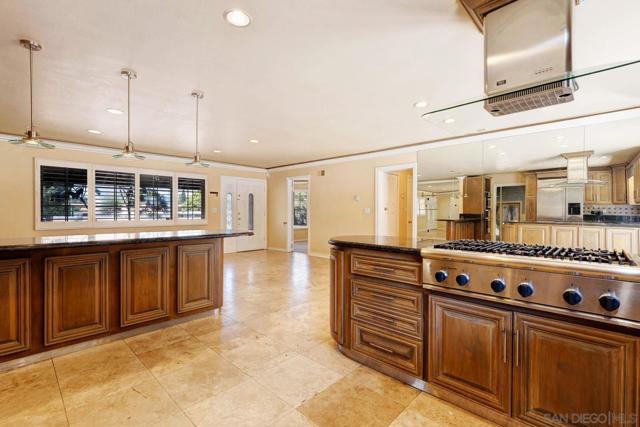 68 E Bonita Rd, Chula Vista CA: https://media.crmls.org/mediaz/cb05aed6-1338-4f0b-bac3-499812a31580.jpg