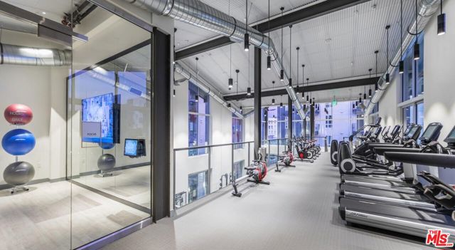 950 E 3rd Street, Los Angeles CA: https://media.crmls.org/mediaz/cb064ec0-0211-4816-98be-87064755e6f3.jpg