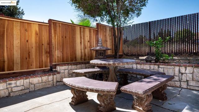 632 Burwood WAY, Antioch CA: https://media.crmls.org/mediaz/cb06527c-b1c1-4773-89ba-25bf3169dd46.jpg