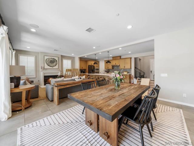 916 Camino Aldea, Chula Vista CA: https://media.crmls.org/mediaz/cb06660e-807f-46ea-bedb-31aa3805b767.jpg