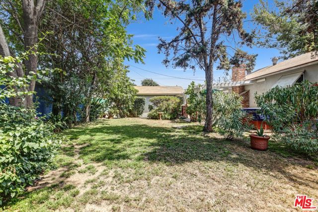 7903 Amestoy Avenue, Van Nuys CA: https://media.crmls.org/mediaz/cb078126-27e5-4a28-9107-739e78f6f40e.jpg