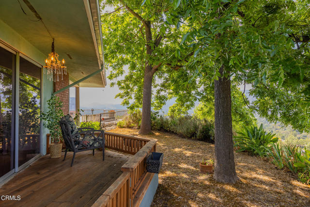 1207 N Signal Street, Ojai CA: https://media.crmls.org/mediaz/cb07c5be-61ed-43d1-86b2-0eeb57abc500.jpg