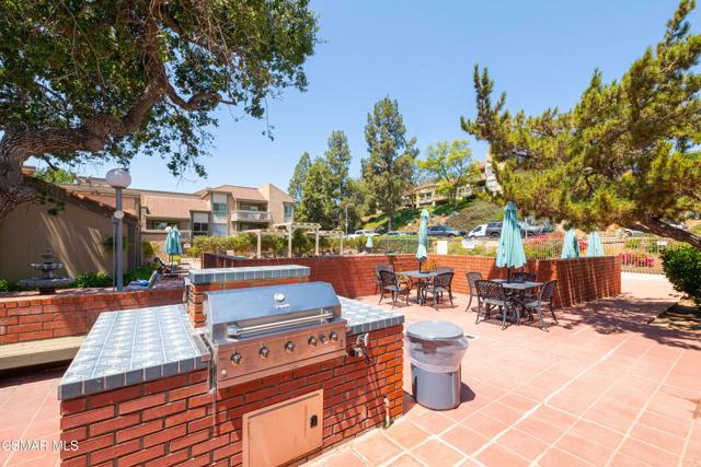 460 Arbor Lane Court, Thousand Oaks CA: https://media.crmls.org/mediaz/cb085f68-2616-49a5-b091-a85a5826cf99.jpg