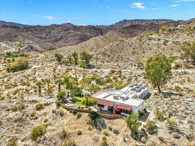 48600 Coyote Road, Palm Desert CA: https://media.crmls.org/mediaz/cb090a75-95b4-4f01-b8cb-b24c2a0854f0.jpg