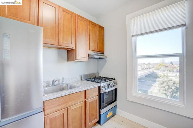 Image 20 of 28 For 680 14th St  