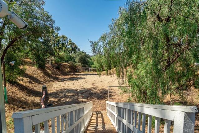 9780 Dunbar Ln Lane, El Cajon CA: https://media.crmls.org/mediaz/cb093bd2-026f-4b9e-9ffd-94a5188c21a9.jpg