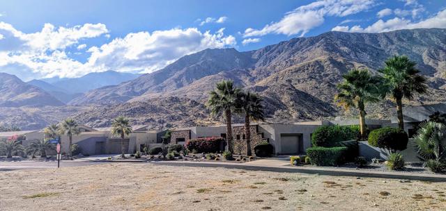 250 Lautner Lane, Palm Springs CA: https://media.crmls.org/mediaz/cb09d2c6-44c9-457b-9840-66b5eb76ae88.jpg