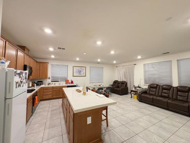 1226 Palermo Court, Salinas CA: https://media.crmls.org/mediaz/cb0a18b6-1554-415e-b06f-7c55eb3c8f03.jpg
