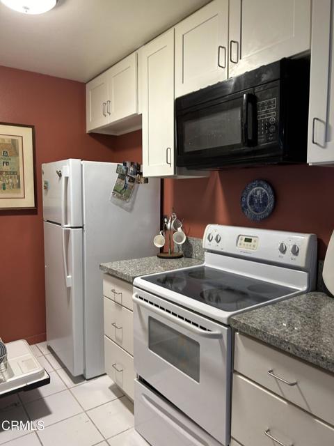 5460 White Oak Avenue, Encino CA: https://media.crmls.org/mediaz/cb0aac48-1836-4fc3-a2ed-fde25410c316.jpg