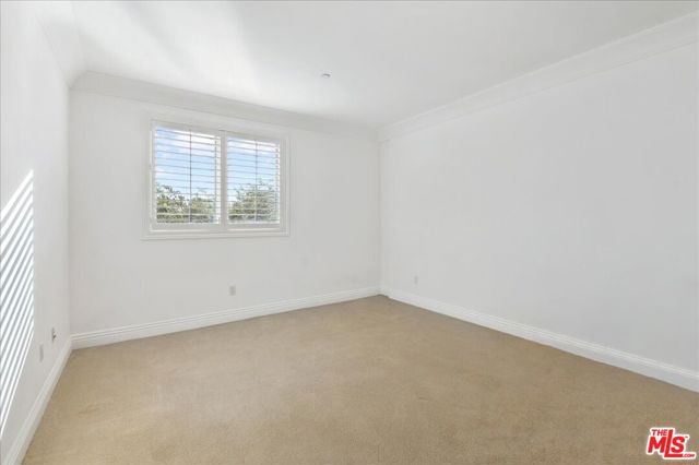 261 S Reeves Drive, Beverly Hills CA: https://media.crmls.org/mediaz/cb0b0f96-5dcb-4ea0-9d18-7c11f7268ee8.jpg