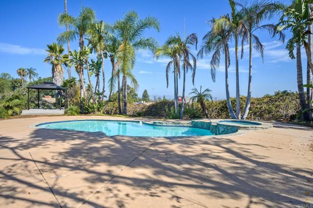 Detail Gallery Image 36 of 64 For 330 Skyline Dr, Vista,  CA 92084 - 5 Beds | 5 Baths