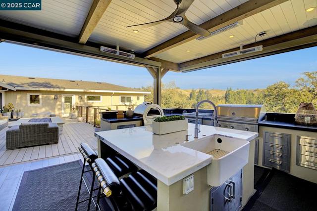 24 Crest Ct, Alamo CA: https://media.crmls.org/mediaz/cb0c3616-e005-4e49-8923-1b9090f74b36.jpg