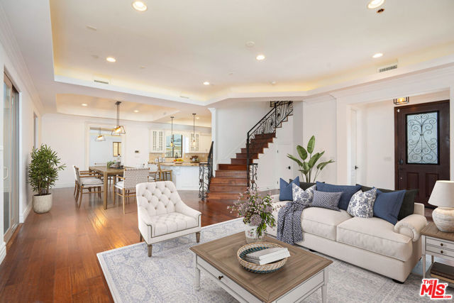 2005 Robinson Street, Redondo Beach, California 90278, 4 Bedrooms Bedrooms, ,3 BathroomsBathrooms,Residential,For Sale,Robinson,26638819