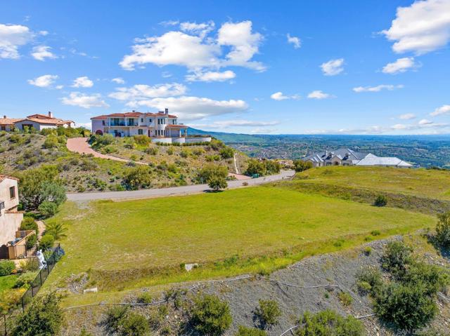 17928 El Brazo, Rancho Santa Fe CA: https://media.crmls.org/mediaz/cb0c4e27-1e8a-4795-924e-dedf0b991ede.jpg