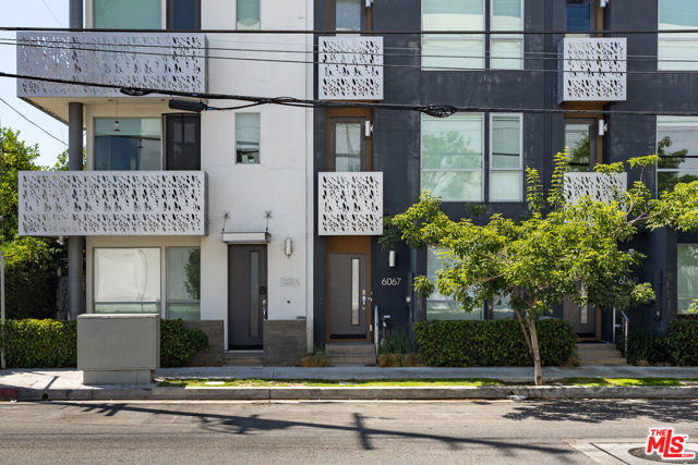 6067 W Studio Court, Los Angeles CA: https://media.crmls.org/mediaz/cb0c86d6-aad8-4a64-9edc-8d10b84e3097.jpg