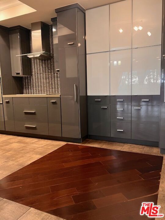 1880 Veteran Avenue, Los Angeles CA: https://media.crmls.org/mediaz/cb0def1b-7404-4bf6-986a-e5c91f61502f.jpg