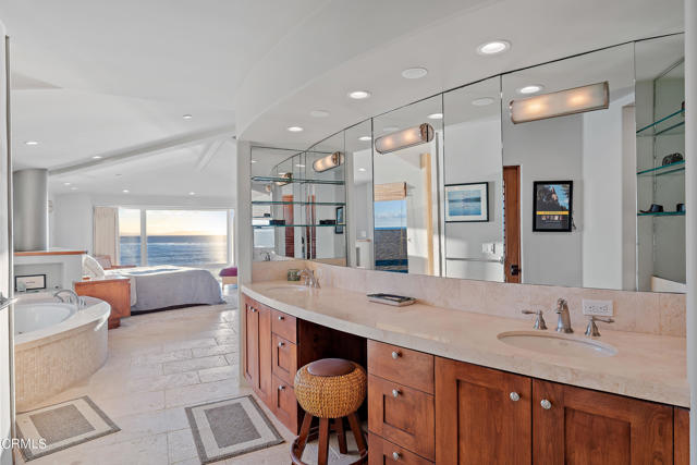 2956 Solimar Beach Drive Drive, Ventura CA: https://media.crmls.org/mediaz/cb0e4091-1835-44a4-a3aa-814dc675f945.jpg